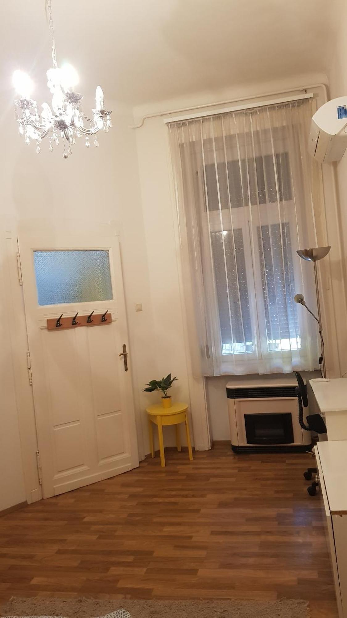 Center Royalty Apartment Budapest Luaran gambar